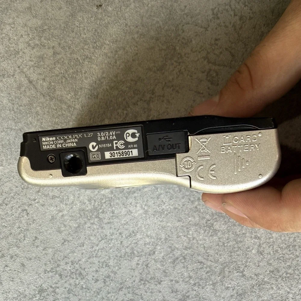 Nikon Coolpix L27 16.1MP Digital Camera Silver For Parts READ